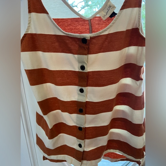 Universal Thread Button-Down Tank Top - Picture 3 of 4